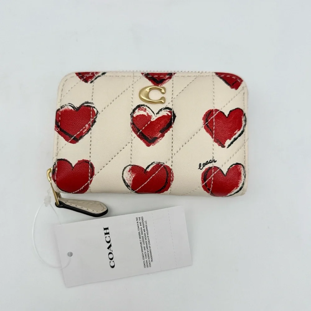 Coach Essential Small Zip Around Card Case Wallet With Quilting And Heart Print